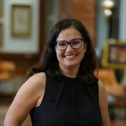 在周三的交易中,10年期美国国债收益率跌破3个月期国债收益率,出现“收益率曲线倒挂”现象。这一现象被认为是有效的经济衰退预测指标之一,提示美联储关注的衰退信号再次显现。